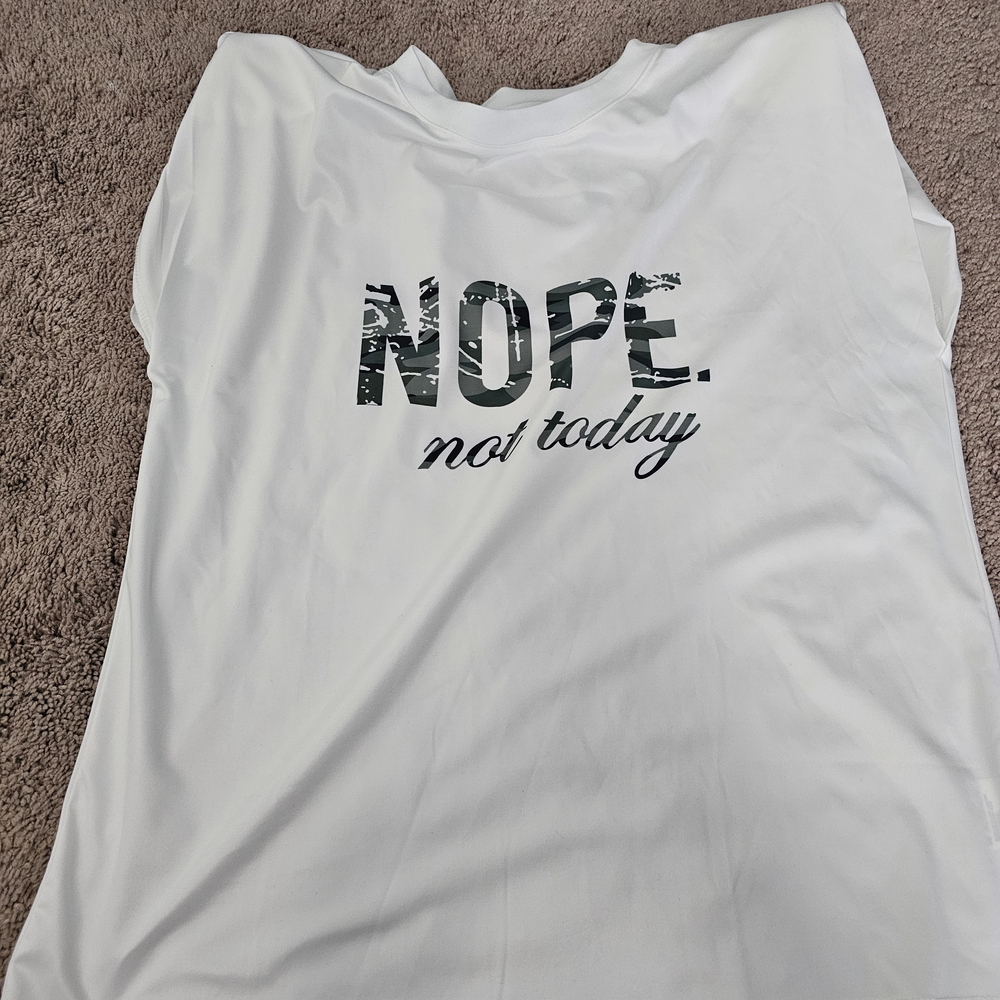 CHIC ME White Graphic Women's Top Size LARGE